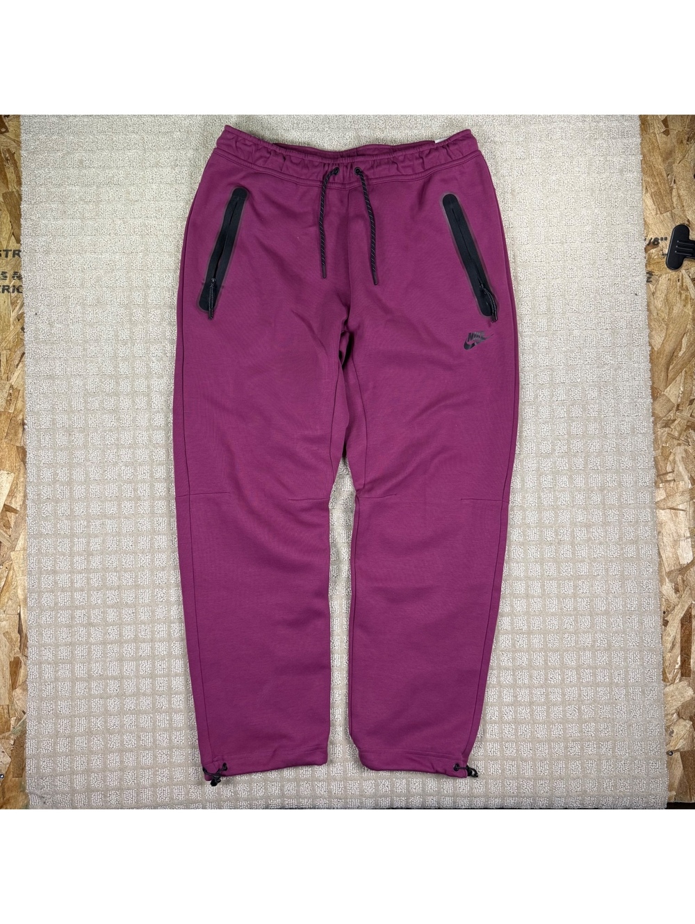 Nike Standard Fit Straight Leg Sweatpants L